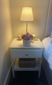 (x2) Bedside locker & lamps