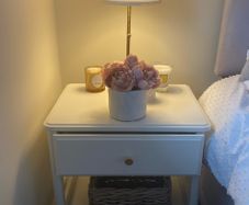 (x2) Bedside locker & lamps
