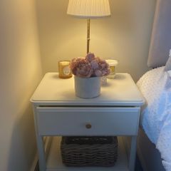 (x2) Bedside locker & lamps