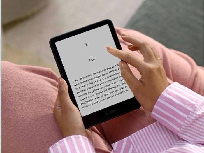 Amazon Kindle Paperwhite (newest gen) | 7" glare-free display and weeks of battery life | 16 GB | Without Ads | Black