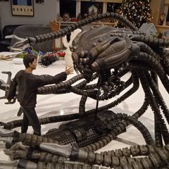 Mcfarlane Matrix Neo & Sentinel with base