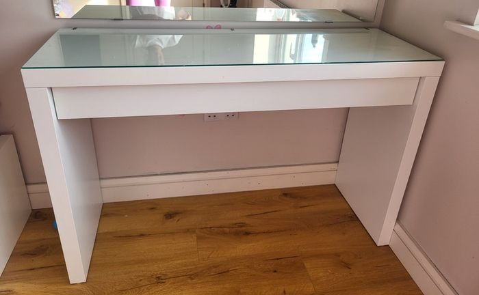 Dressing table