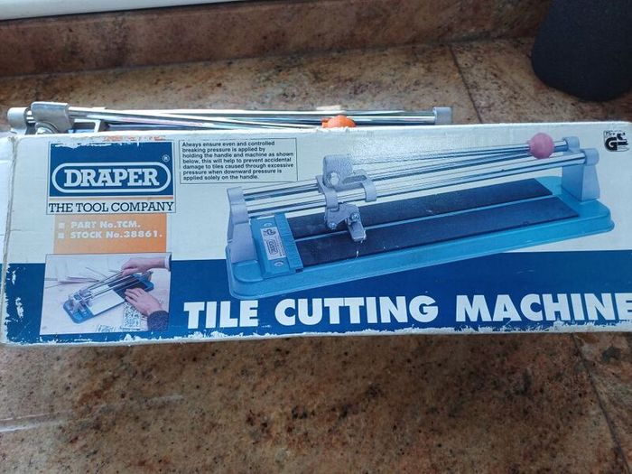 Tile cutter