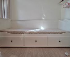 IKEA HEMNES Day Bed with 3 Drawers with 1 Mattress Excellent Condition
