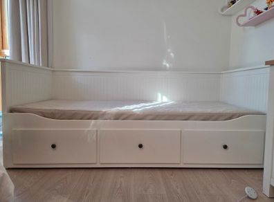 IKEA HEMNES Day Bed with 3 Drawers with 1 Mattress Excellent Condition