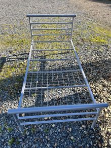 Single metal bed frame