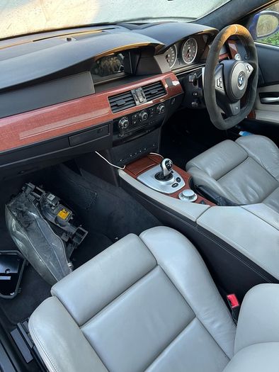 Breaking bmw m5 e60 5 series 2006 v10 5.0 s85b50