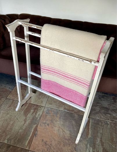Early 20th Century Art Deco Shape Tall Freestanding Painted Wooden Towel Rail or Quilt Rack