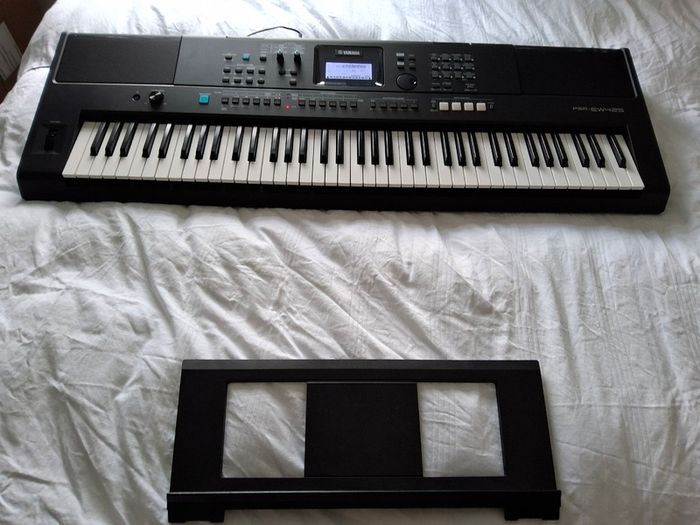 Yamaha Psr EW 425 -(76 keys long keyboard)