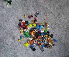 Bulk lego minfigures and accesories