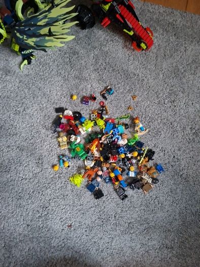Bulk lego minfigures and accesories
