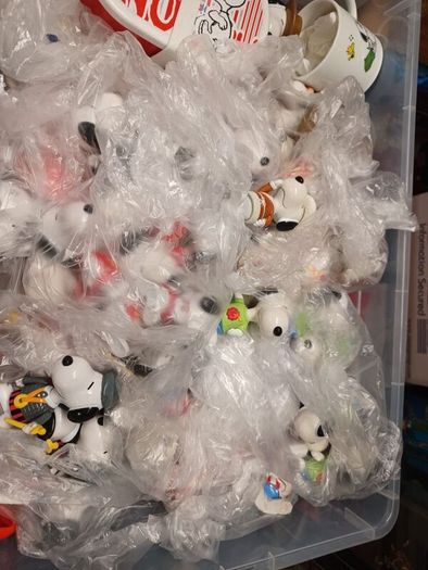 Snoppy toy figures