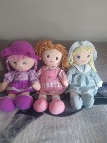 3 dolls