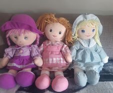3 dolls