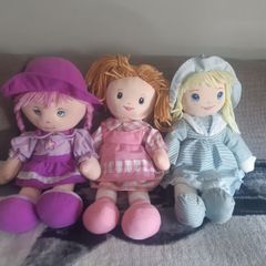 3 dolls