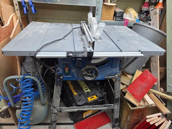 Table saw Hyundai used handfull times