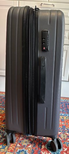 It luggage suitcase medium