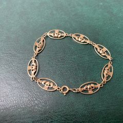 9 carat gold Claddagh bracelet (8")