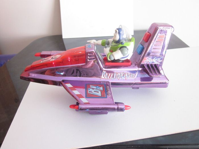 Disney Buzz Lightyear Galactic Cruiser