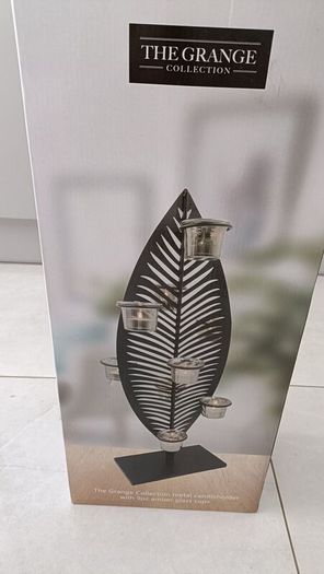 Black metal candle holder