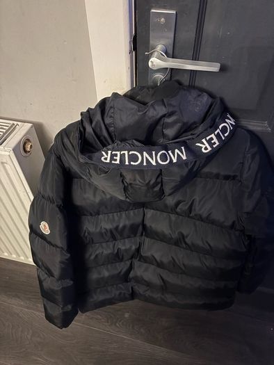Moncler padded jacket navy with hood