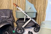 Uppababy Vista V2 with Cybex car seat and isofix base