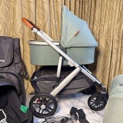 Uppababy Vista V2 with Cybex car seat and isofix base