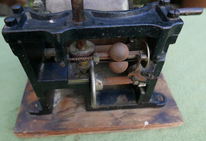 Antique Phonograph Motor - seems to work well