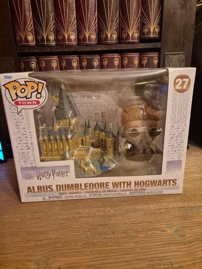 Funko Pop Town  Albus Dumbledore with Hogwarts 27 (Mint & Unopened)