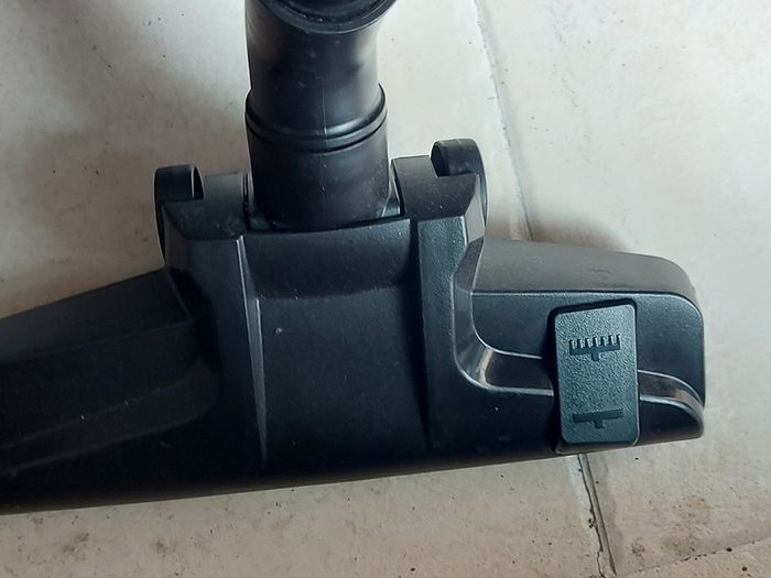 Morphy Richards Vacuum Cleaner, Model 980572, Black, in very good condition