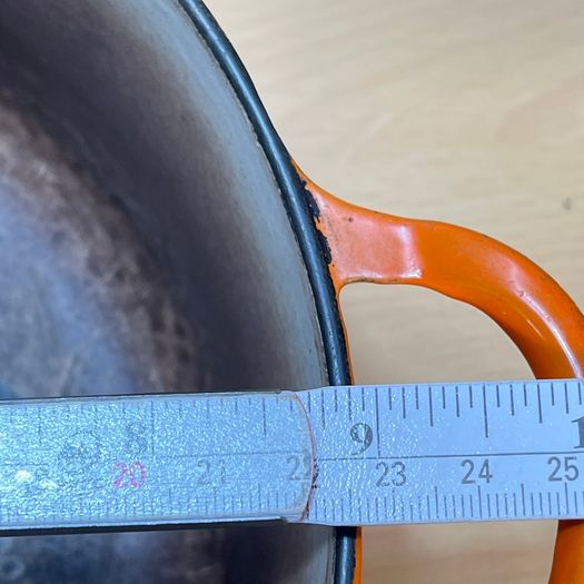 Le Creuset Cast Round Iron Casserole Dutch Pot & Lid 22cm Size D Volcanic Orange