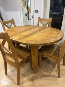 Small round EXTENDABLE dining table & 4 chairs