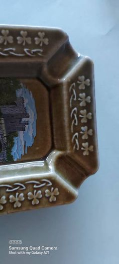 irish made porcelain wade ashtray,,prefect condition see the pictures for condition,buyer collects or pays postage thank you ,bunratty Castle picture insert ,