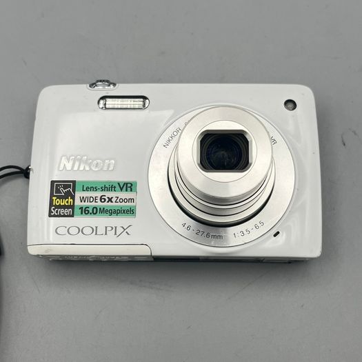 Nikon Coolpix S4300 16MP Digital Camera White Touchscreen - Full Kit