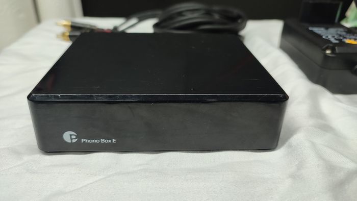 Pro-Ject Phono BOX E, turntable preamplifier. Full set.