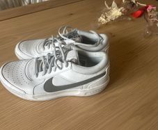 Nike tennis / padel trainers  - court lite - hardly worn
