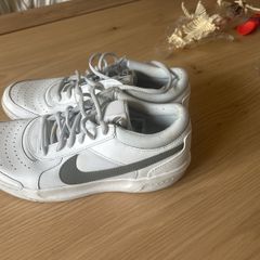 Nike tennis / padel trainers  - court lite - hardly worn