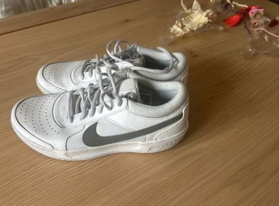 Nike tennis / padel trainers  - court lite - hardly worn