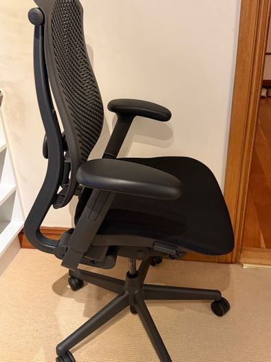 Herman Miller Mirra
