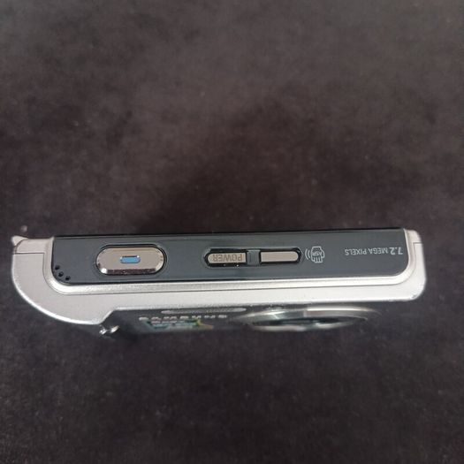 Samsung Digimax L70 7.2MP 3x Zoom Digital Camera