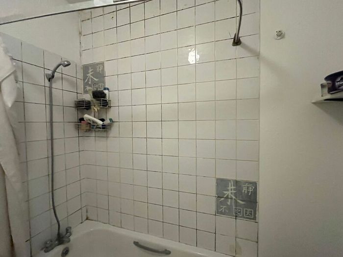 Handyman to put new tiles