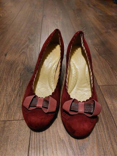 Burgundy- real suede shoes- uk7