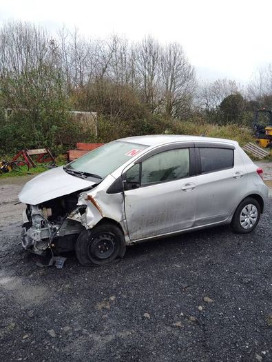 Breaking Toyota vitz 2013