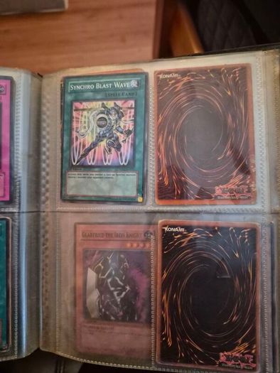 Yu-Gi-Oh! Trading Card Game Card Binder 1996 w/ random. Cards inside