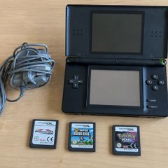 Nintendo DS Lite w Charger and games