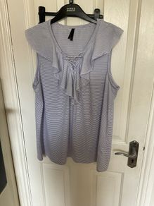 Ladies top size 18
