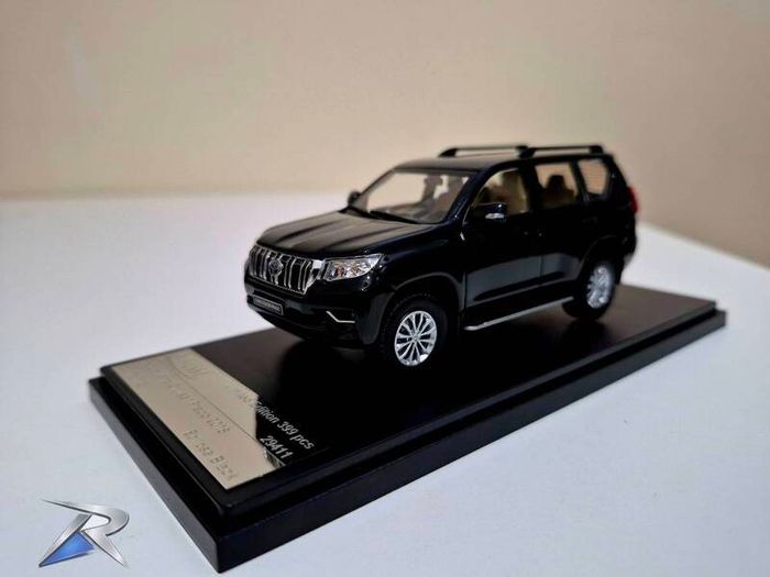 1:43 Toyota Land Cruiser Prado -Black