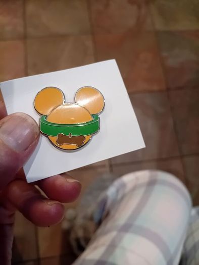 Disney pins bumdle