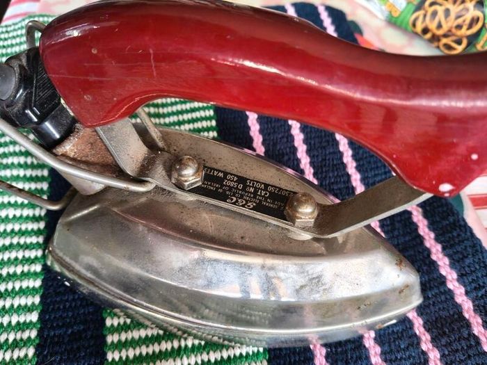 Vintage GEC Iron