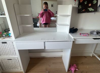 Dressing table / vanity with mirror